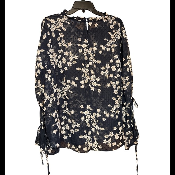 Capsule sheer texted Floral Black and White Women's Top new size 26 - Picture 2 of 6